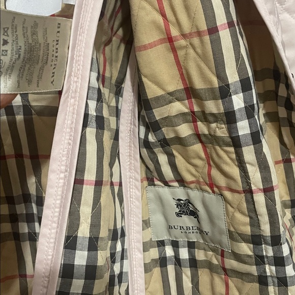 Burberry Blush Quilted Jacket with Check Lining - Picture 6 of 9